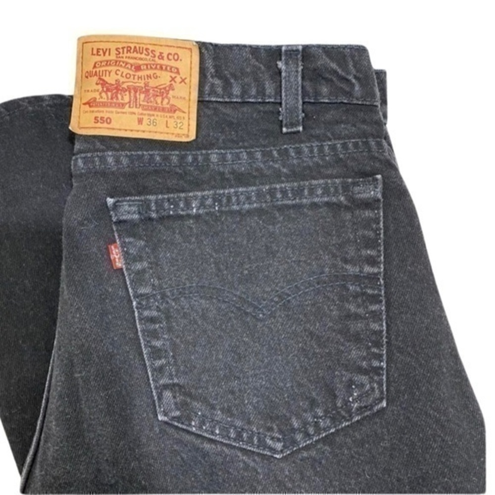 Vintage Levi’s 550 men’s jean Size W36 L32 Color black